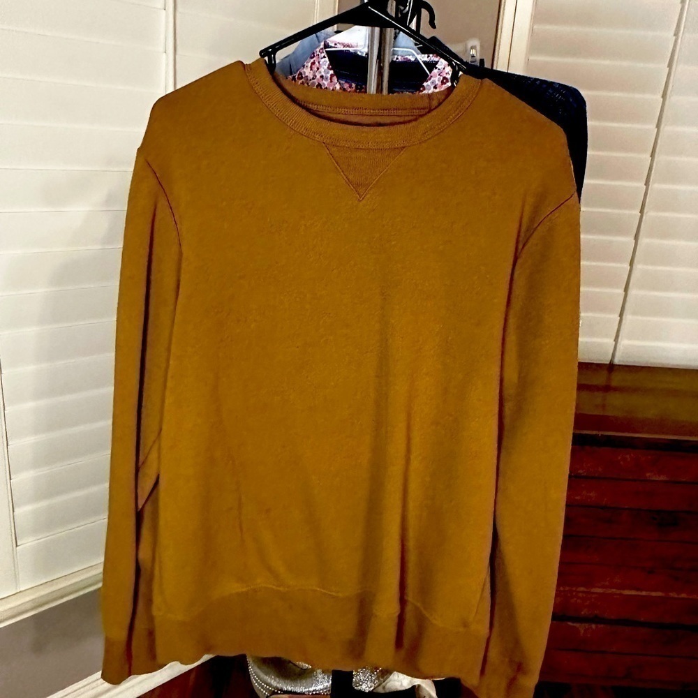Old Navy Sweat Shirt